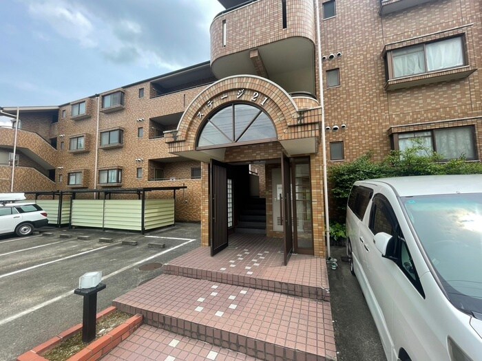 物件外観写真6　(エントランス部分)