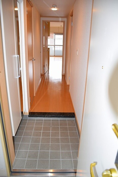 物件内観写真9　(玄関)