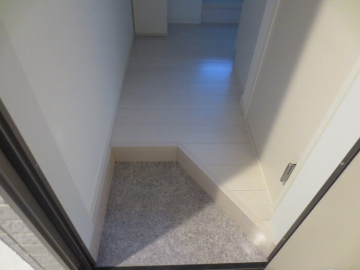 物件内観写真13　(玄関)