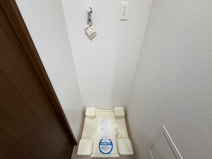 物件内観写真14　(洗濯機置場)