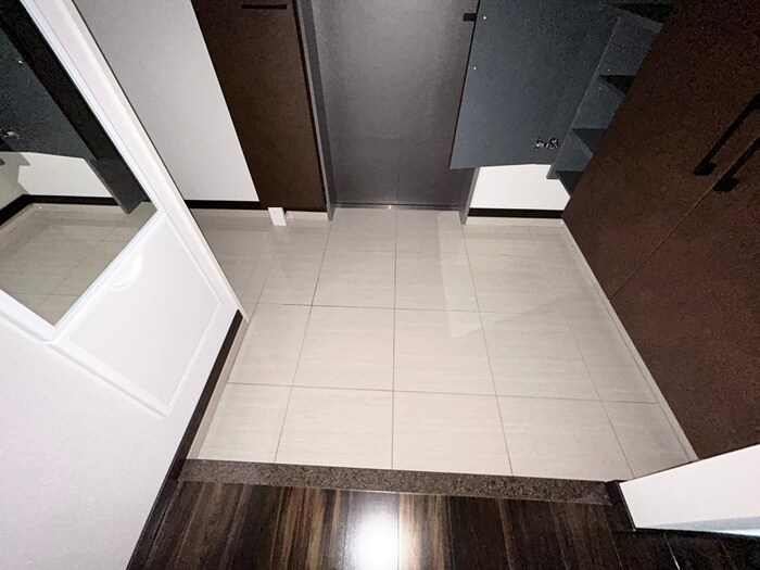 物件内観写真16　(玄関)