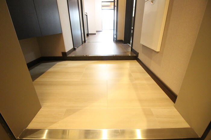 物件内観写真16　(玄関)