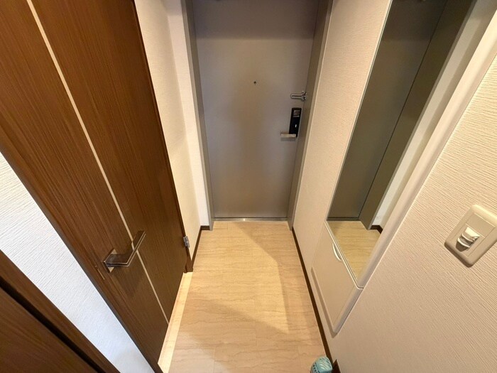 物件内観写真16　(玄関)