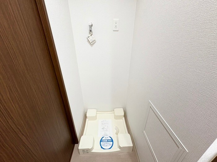 物件内観写真15　(洗濯機置場)
