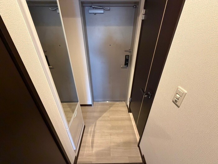 物件内観写真16　(玄関)