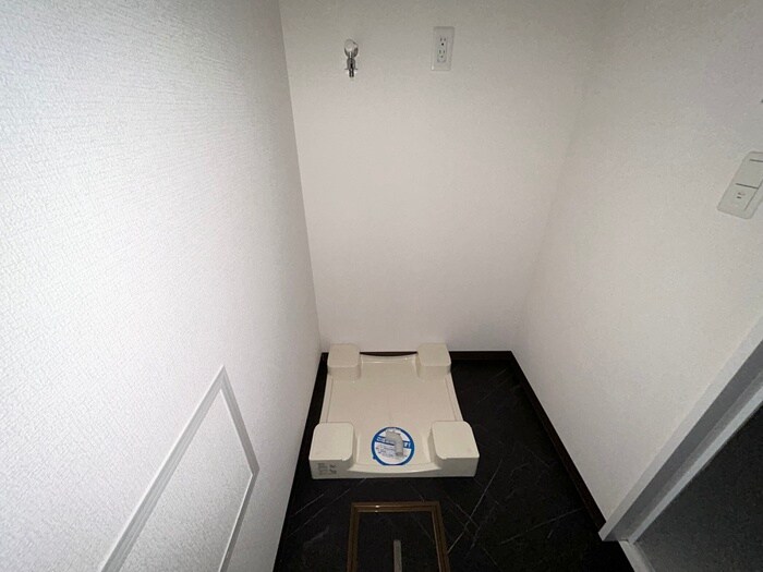 物件内観写真18　(洗濯機置場)