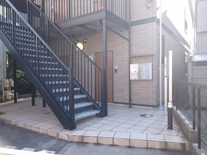 物件外観写真2　(エントランス部分)
