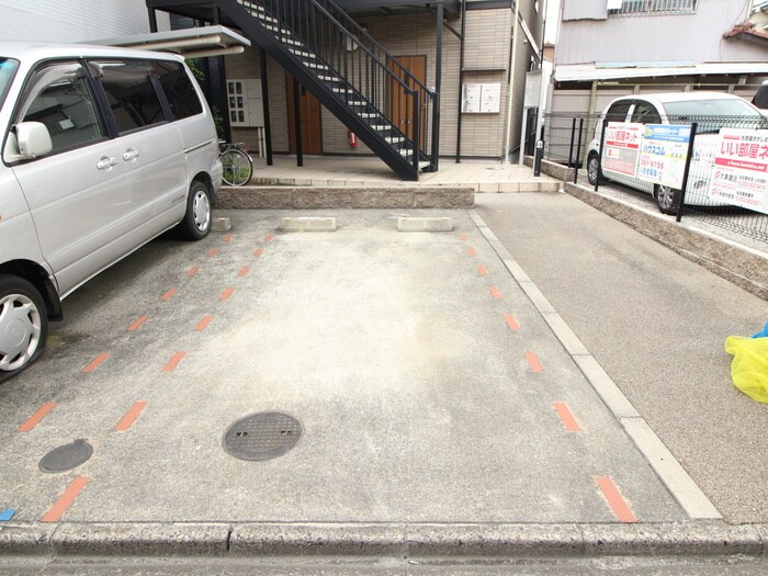 物件外観写真4　(駐車場)