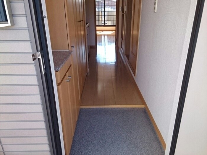 物件内観写真12　(玄関)