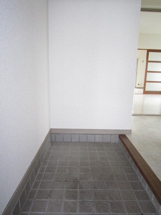 物件内観写真13　(玄関)