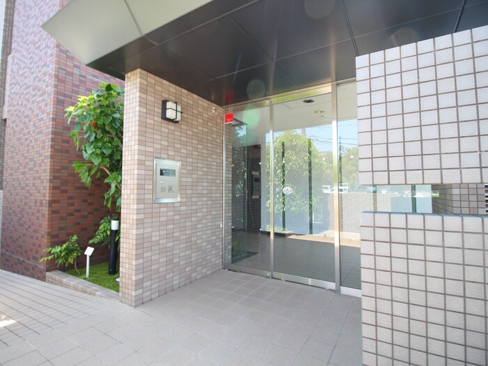 物件外観写真3　(エントランス部分)