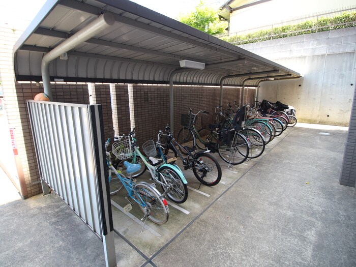 物件外観写真4　(駐輪場)