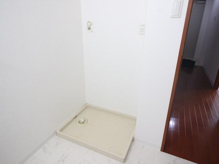 物件内観写真14　(洗濯機置場)