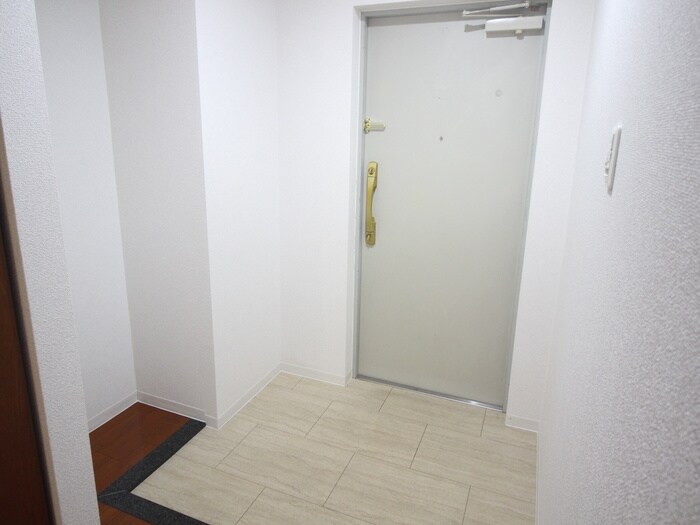 物件内観写真16　(玄関)