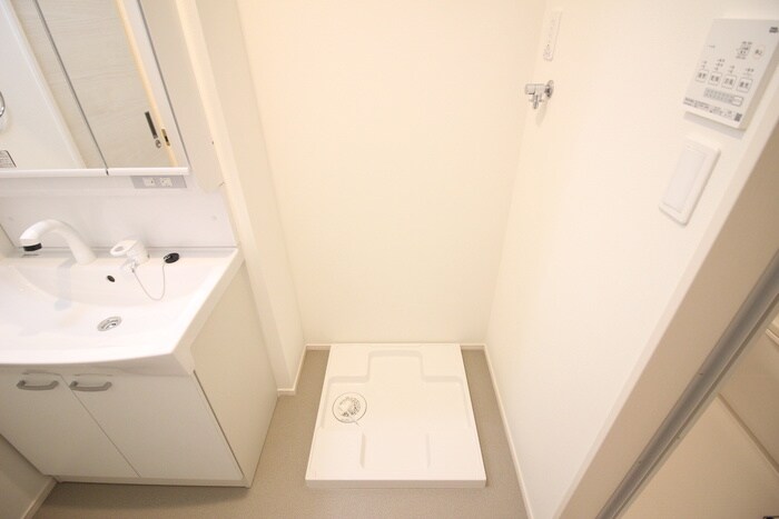 物件内観写真14　(洗濯機置場)