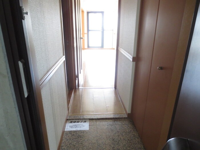 物件内観写真7　(玄関)