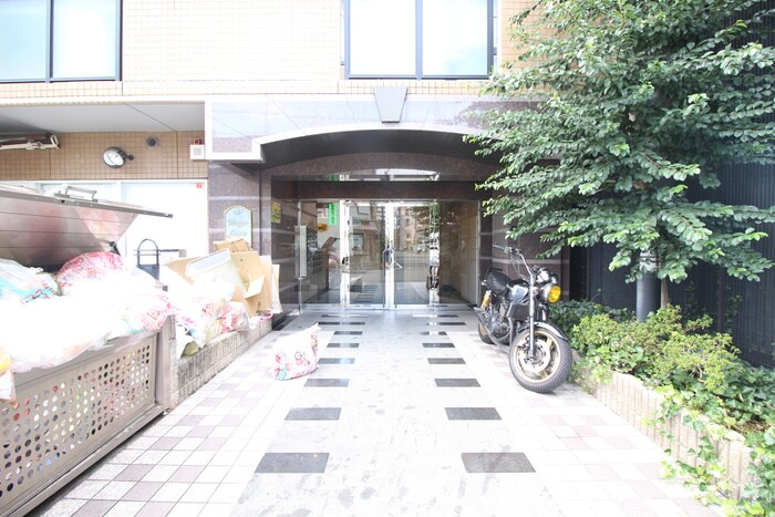 物件外観写真3　(エントランス部分)