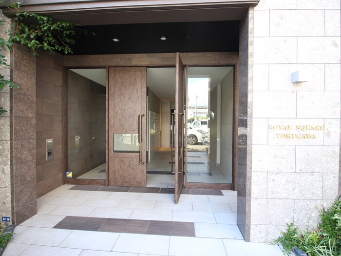 物件外観写真3　(エントランス部分)