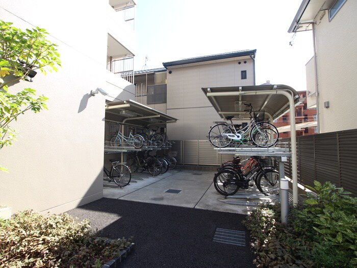 物件外観写真4　(駐輪場)