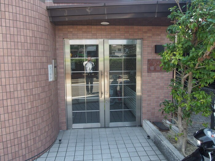 物件外観写真3　(エントランス部分)