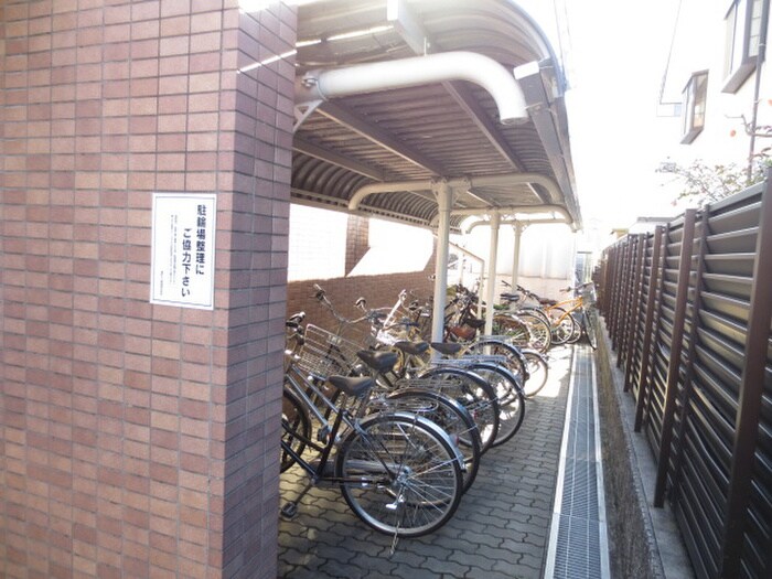 物件外観写真5　(駐輪場)