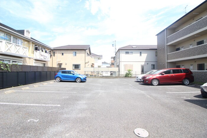 物件外観写真3　(駐車場)