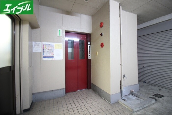 物件外観写真5　(エントランス部分)