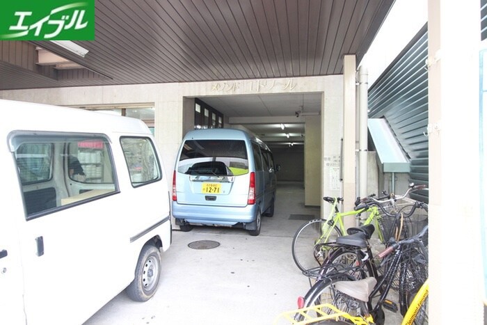 物件外観写真6　(エントランス部分)