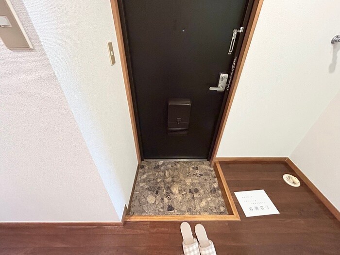 物件内観写真16　(玄関)