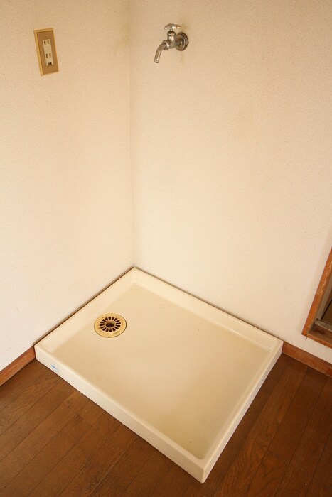 物件内観写真10　(洗濯機置場)