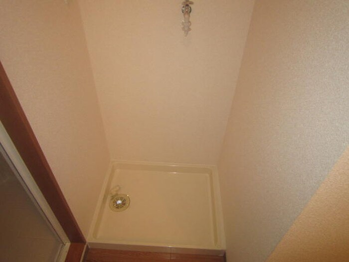 物件内観写真16　(洗濯機置場)