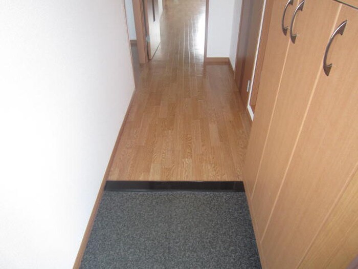 物件内観写真18　(玄関)