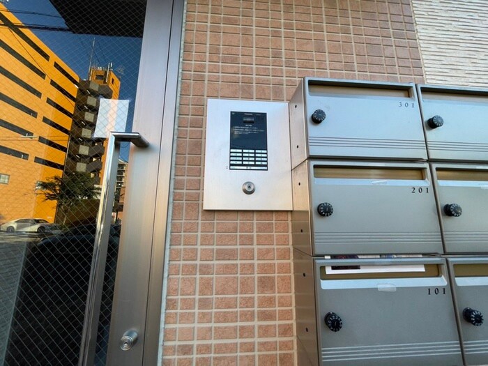 物件外観写真3　(エントランス部分)