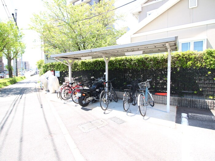 物件外観写真5　(駐輪場)