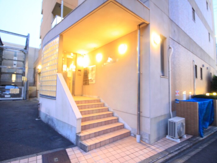 物件外観写真2　(エントランス部分)