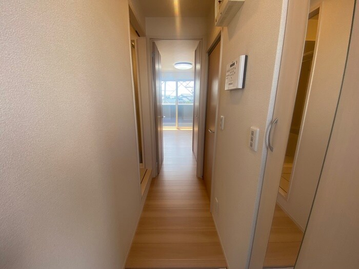 物件内観写真16　(廊下)