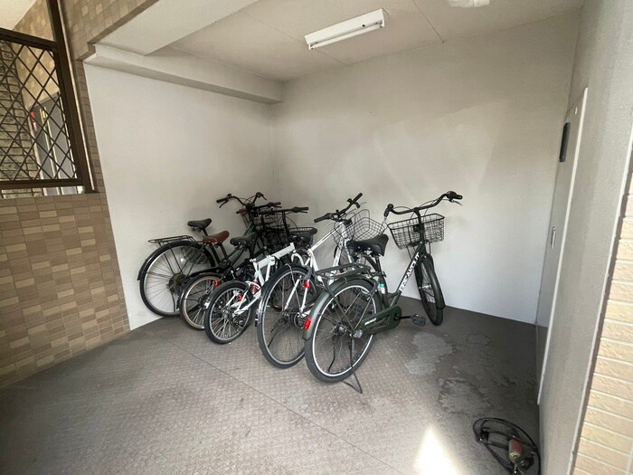 物件外観写真6　(駐輪場)