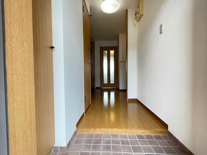 物件内観写真14　(玄関)