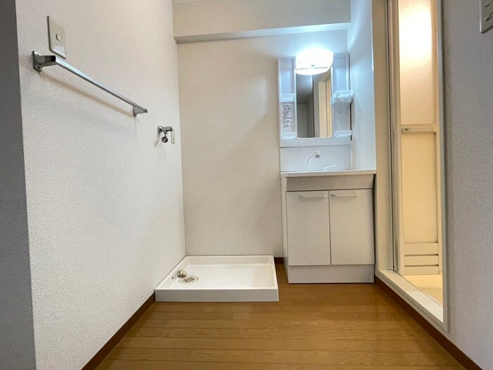 物件内観写真18　(洗濯機置場)