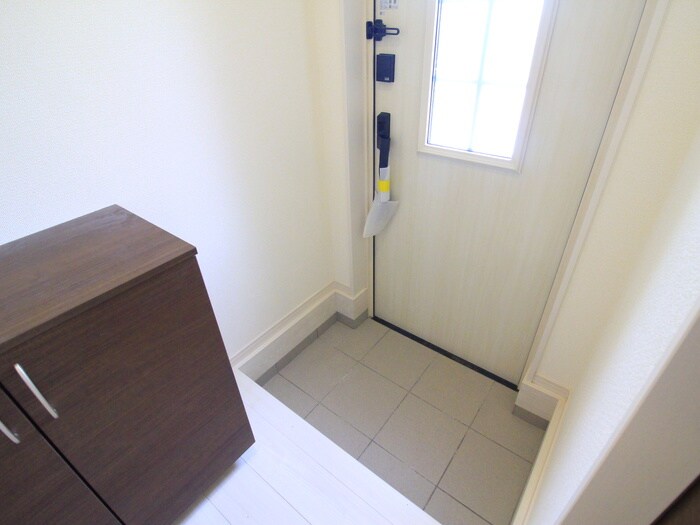 物件内観写真11　(玄関)