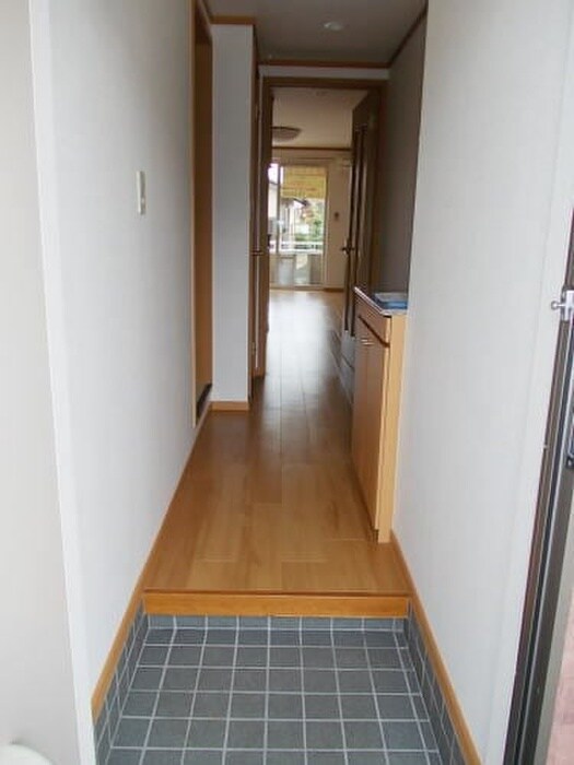 物件内観写真18　(玄関)