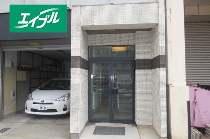 物件外観写真3　(エントランス部分)