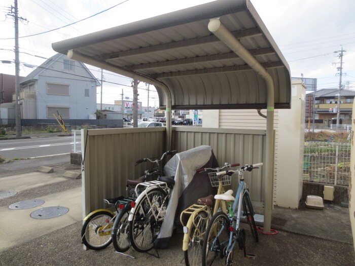 物件外観写真4　(駐輪場)