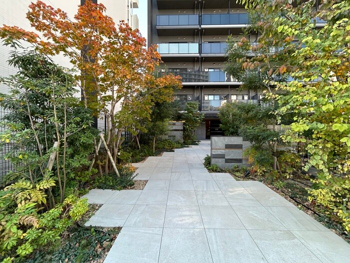 物件外観写真2　(エントランス部分)