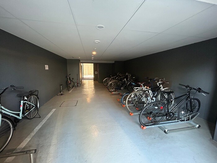 物件外観写真4　(駐輪場)