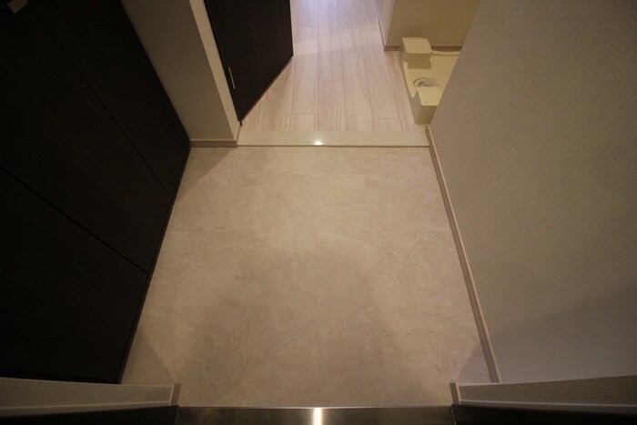 物件内観写真16　(玄関)