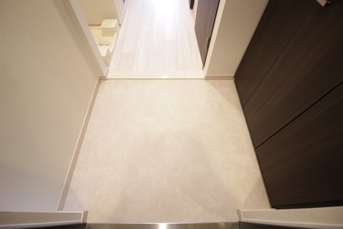 物件内観写真16　(玄関)