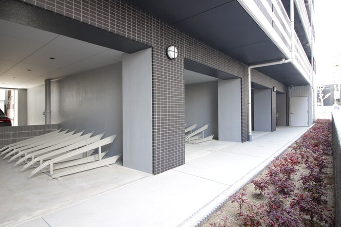 物件外観写真4　(駐輪場)