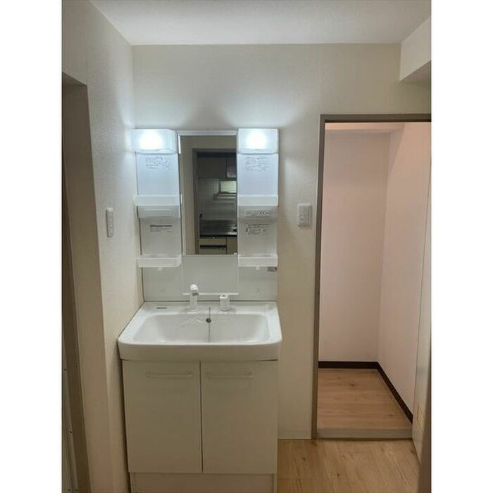 物件内観写真11　(洗面)