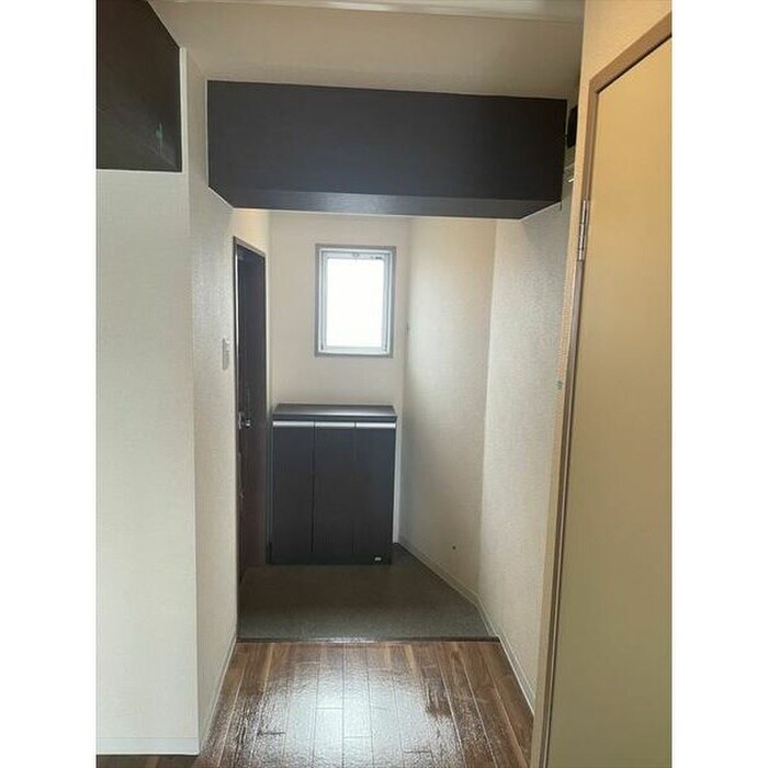 物件内観写真13　(玄関)